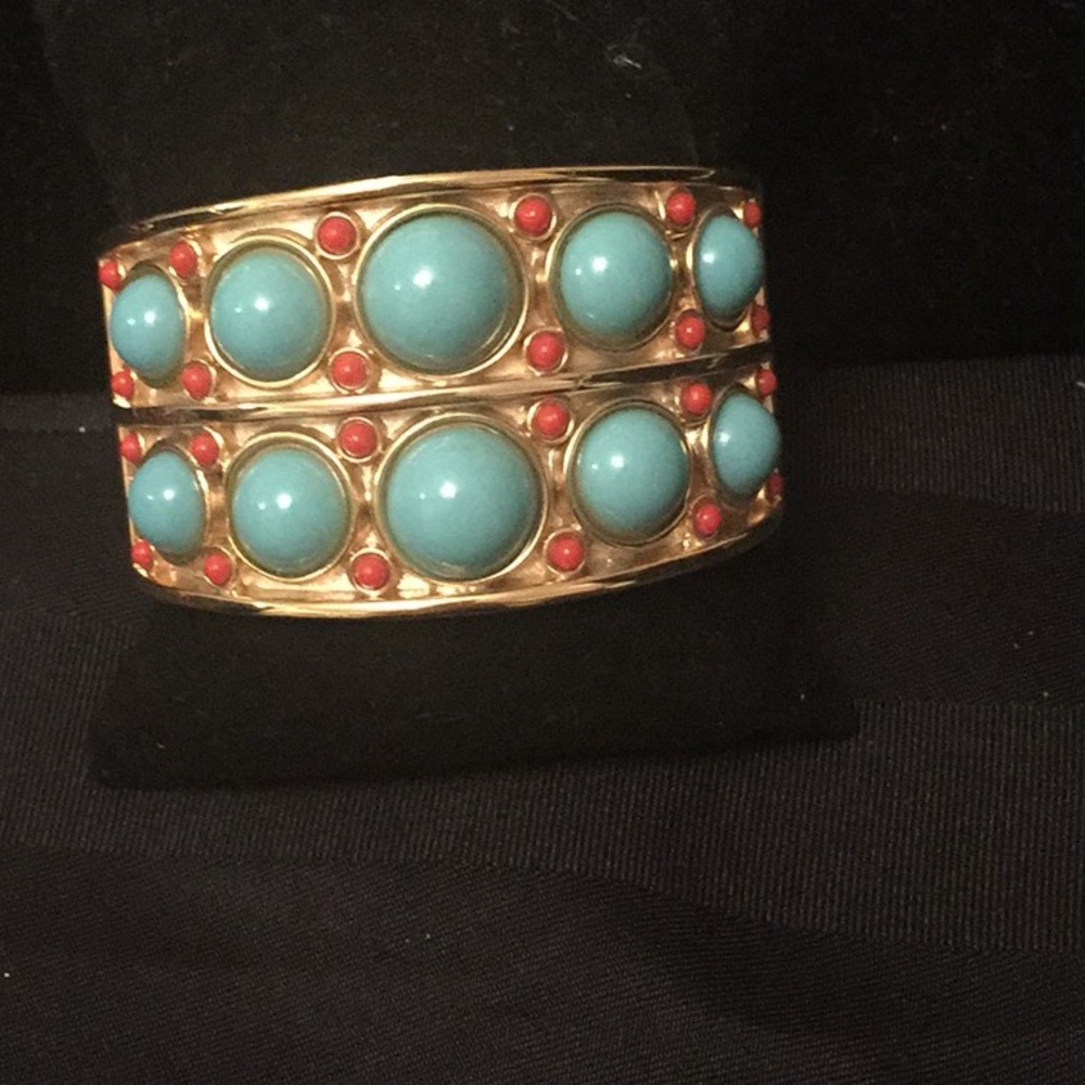 🛍2 for $35🛍NWOT Gold bracelet, teal green and coral stones
